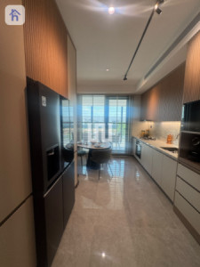 Luxurious 3-Bedroom Apartment image 9