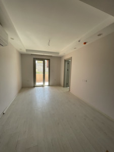 Modern One-Bedroom Apartment Image 7