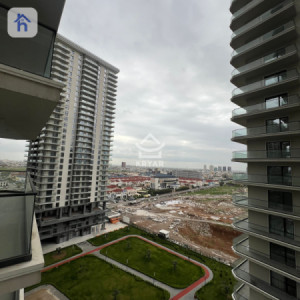 Studio Apartment Image 11