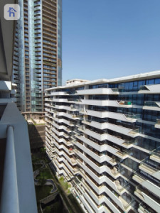 Modern Apartment in Star Towers Image 9