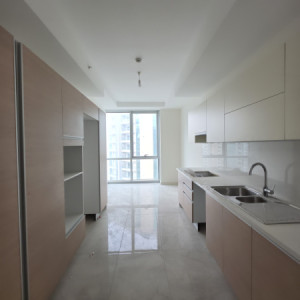 Spacious Apartment with Excellent Views image 4