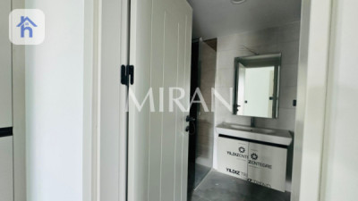 Modern Apartment in Prime Location Image 7
