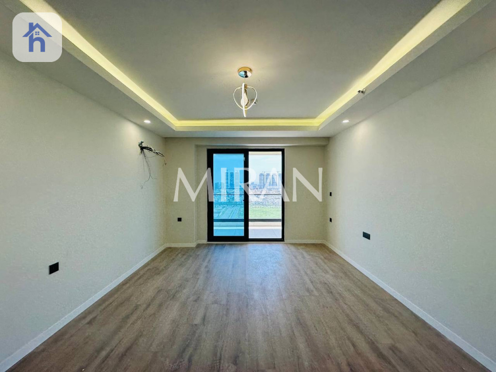 شوقەیەکی ستۆدیۆیی ڕووناک و دیمەنێکی نایابی هەیە