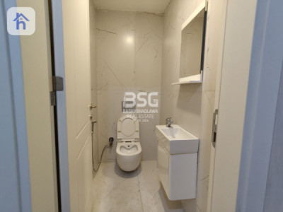 Modern 1-Bedroom Apartment Image 5