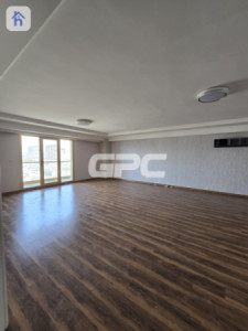Luxurious Four Bedroom Apartment image 2