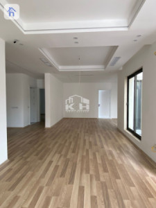 Modern House with Multiple Bedrooms Image 5