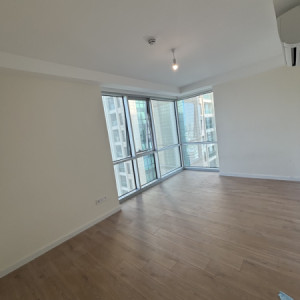 Spacious Apartment in Empire Wings Image 4