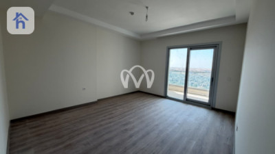 Spacious Apartment in Empire Square image 11