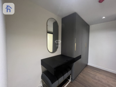 Modern Apartment in Prime Location Image 6