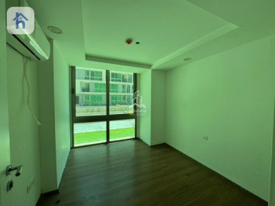 Modern 3-Bedroom Apartment image 5