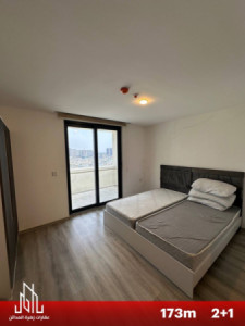 Modern Apartment in Life Towers Image 5