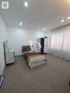 Elegant 5-Bedroom Villa Image 9