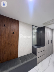 شقة مفروشة حديثة مع إطلالة رائعة صورة 3