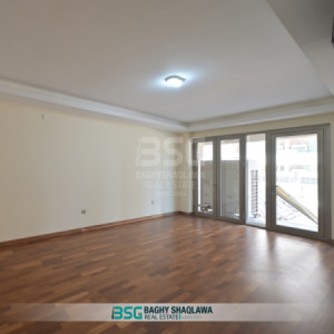 Modern 5-Bedroom Apartment Image 6