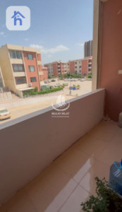Modern Apartment image 9