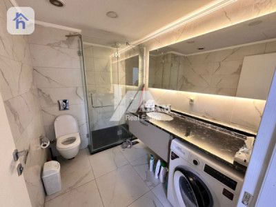 Bright and Modern Apartment in Prime Location Image 7