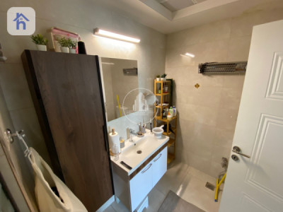Elegant Apartment with Two Bedrooms Image 7