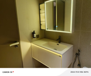 Modern Studio Apartment in Prime Location Resim 8