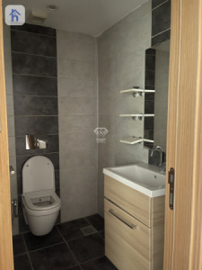Spacious 4 Bedroom Apartment Image 10