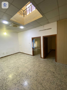 Spacious House with 4 Bedrooms Image 7