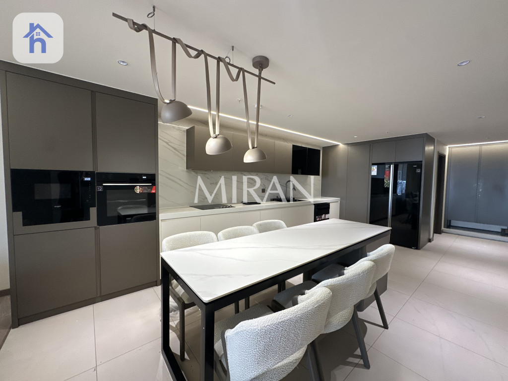 Fully Furnished Apartment with Stunning Views Image 2