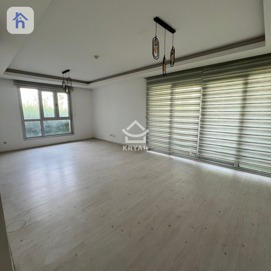 Spacious Apartment in Empire Wings