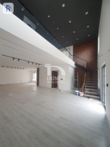 Commercial House in Italian Village 1 Resim 12