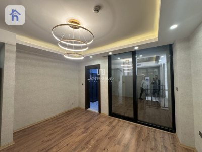 Luxurious 4-Bedroom Apartment Image 9