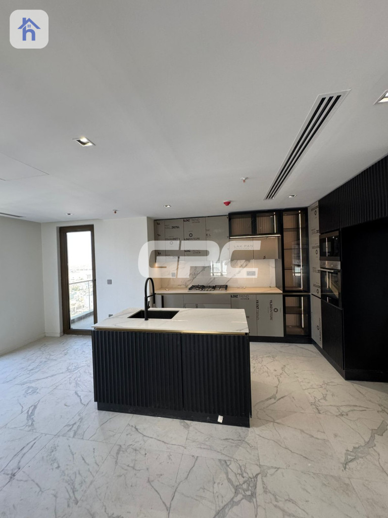 Spacious Apartment with 4 Bedrooms