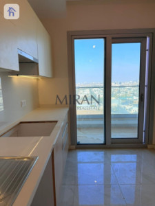 Spacious apartment with great views Image 6