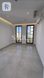 Modern Commercial Building with Multiple Rooms Resim 13