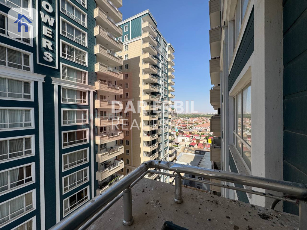 Modern 3 Bedroom Apartment Image 2