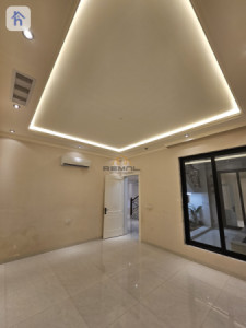 Modern 5-Bedroom House for Rent Image 5