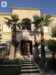Spacious 4 Bedroom House in Spanish Village image 1