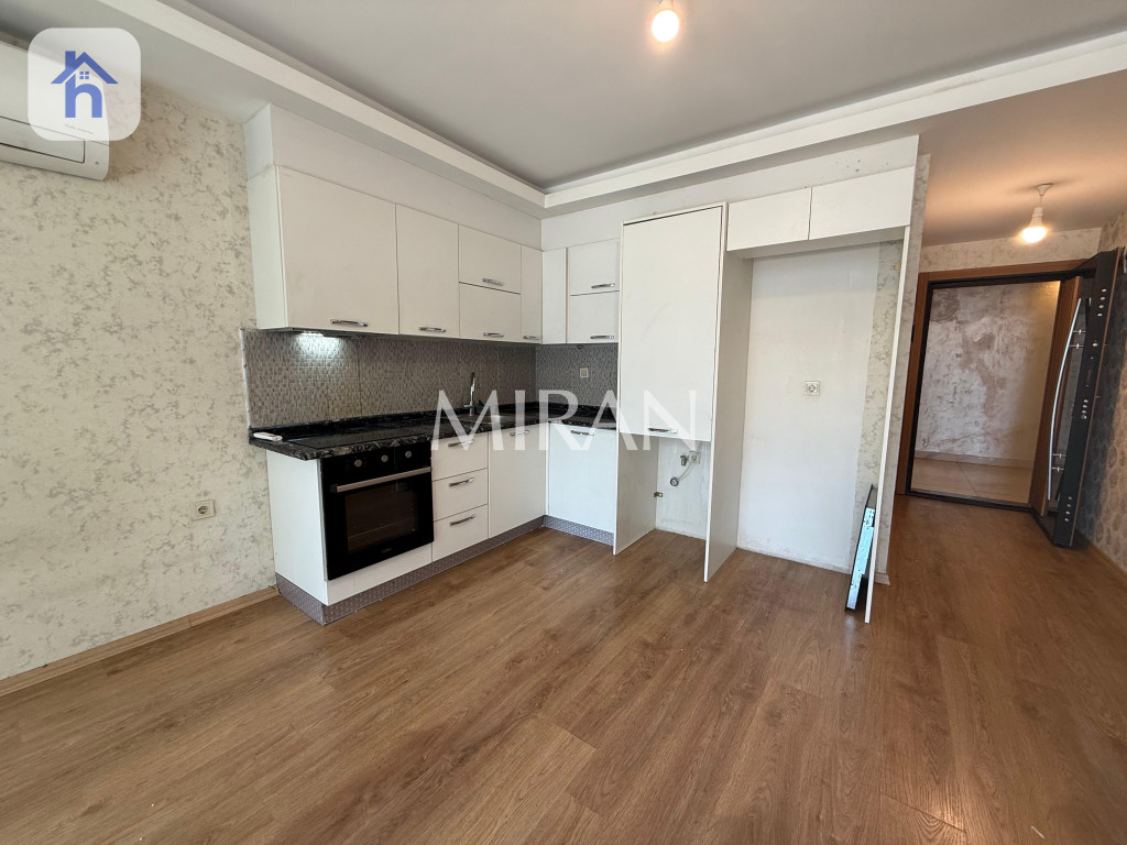 Bright Studio Apartment on the 7th Floor Resim 2