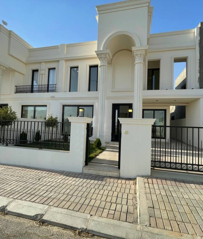 بيت واسع مع غرف متعددة