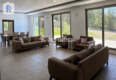 Spacious Farmhouse for Sale image 2