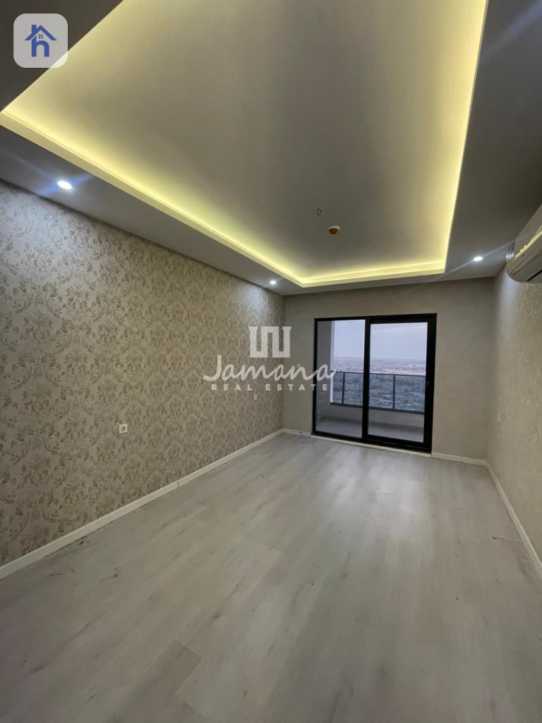 Cozy One-Bedroom Apartment in Queen Tower