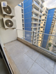 Modern 1-Bedroom Apartment image 5