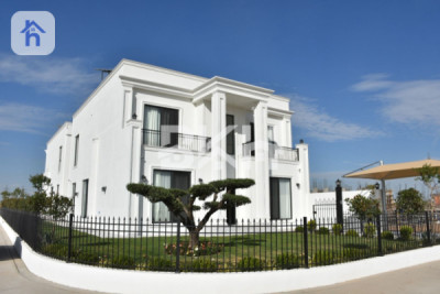 Luxurious 4-Bedroom Home in Royal Garden — 1