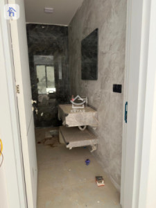 Modern 4-Bedroom House in Mountain View Image 11