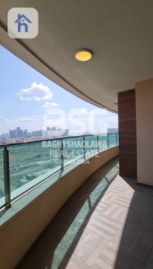 Spacious Apartment with Stunning View image 13