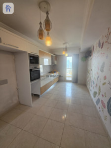Elegant 3-bedroom apartment in prime location image 5