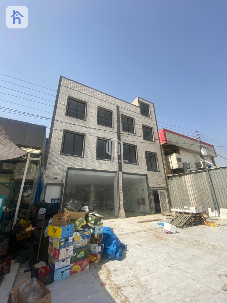 Spacious Commercial Building in Farmanbaran
