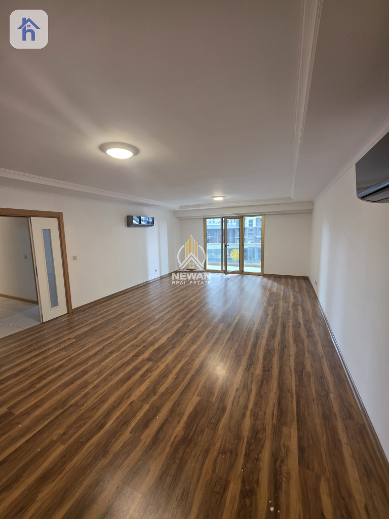 Spacious Apartment in Roya Tower