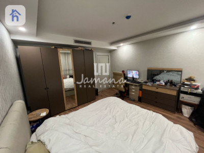 Contemporary Apartment with High-End Features Image 10