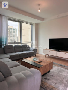 Modern Apartment in Empire Wings Image 3