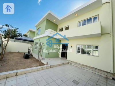 Modern House with 4 Bedrooms image 2