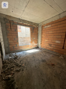 Spacious House with 4 Bedrooms image 5