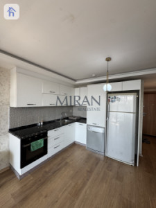 Bright Studio Apartment in Prime Location Image 5